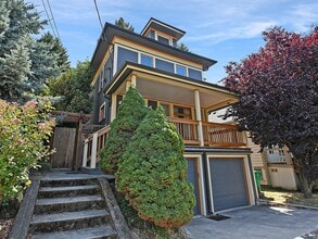 Building Photo - 548 SE 20th Ave