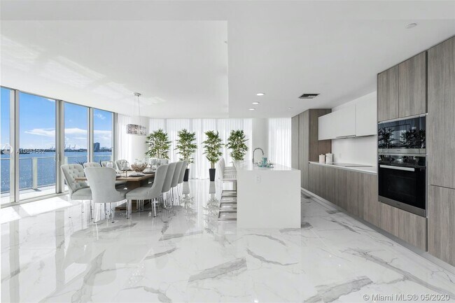 Foto del edificio - 2900 NE 7th Ave