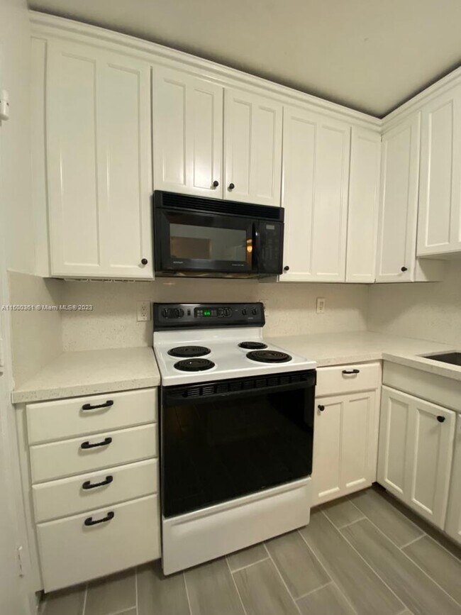 Building Photo - 2251 NE 66th St