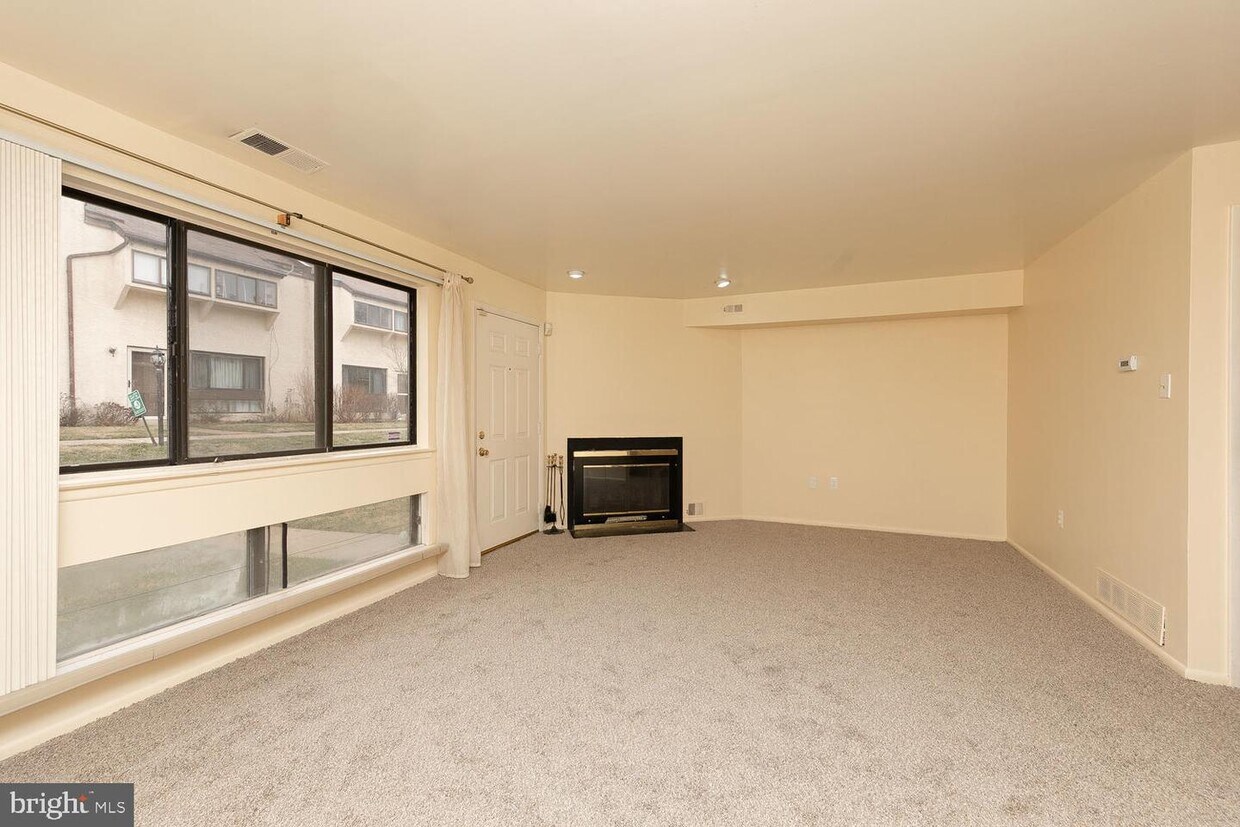 Foto principal - 7601 Crittenden St