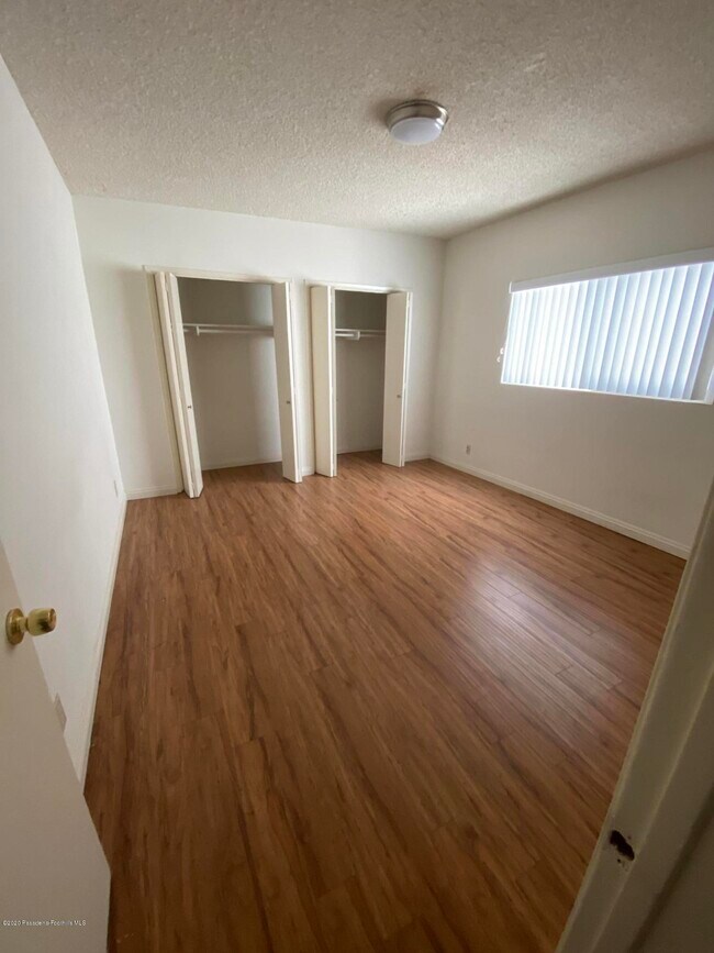 Building Photo - 1615 E Glenoaks Blvd