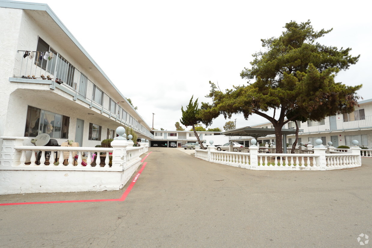 Building Photo - Montezuma Apartments