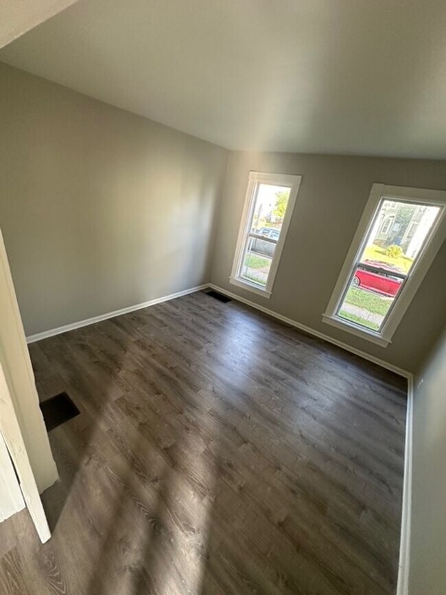 Building Photo - 139-141 Spencer St