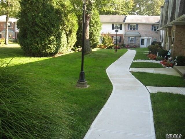 Foto del edificio - 10 Glen Hollow Dr