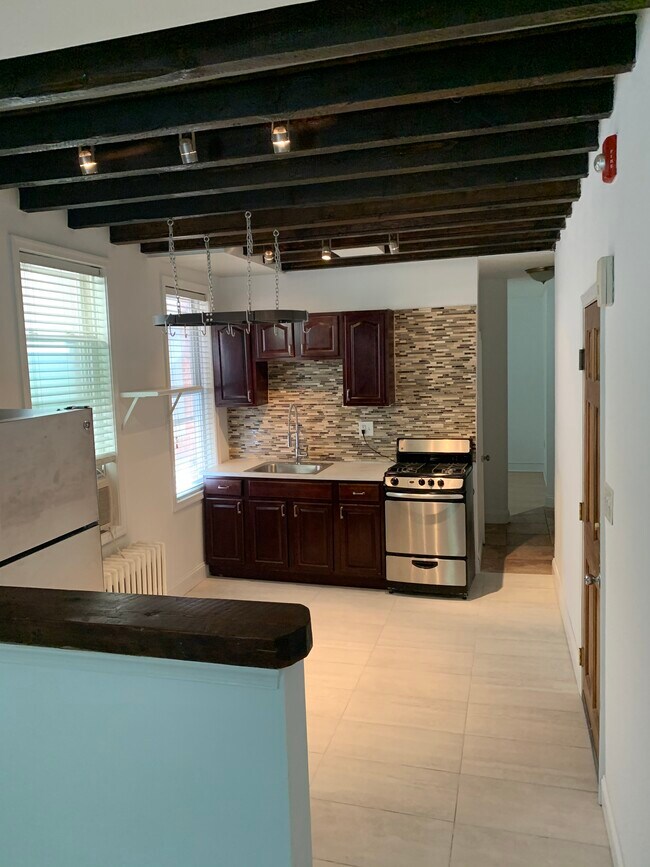 Kitchen - 218 Bainbridge St