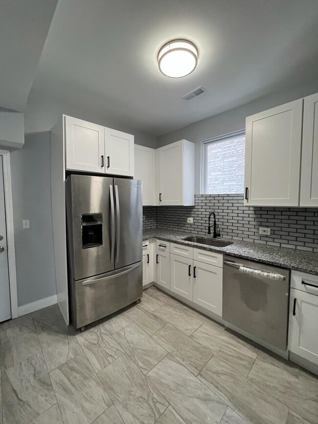 Building Photo - 3710 W Diversey Ave