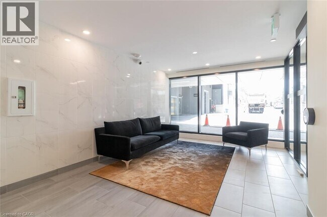 Building Photo - 104 Garment St
