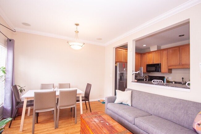 Foto del edificio - 3821 N Milwaukee Ave