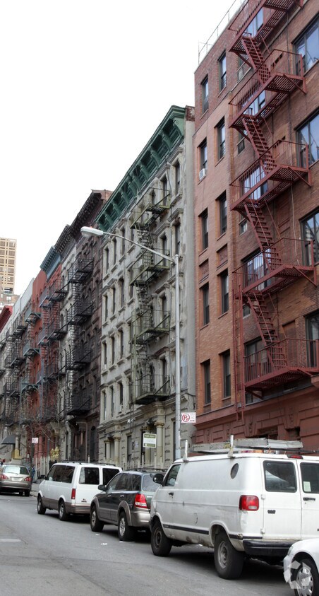 Primary Photo - 3 W 103rd St