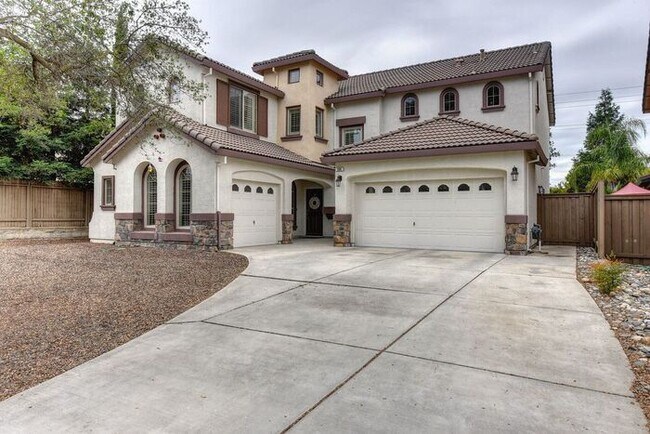 Building Photo - 209 White Rabbit Ct