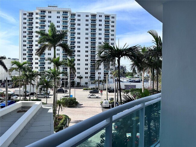 Foto del edificio - 3001 S Ocean Dr