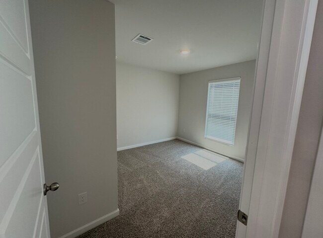 Foto del edificio - 481 Miraval Ave