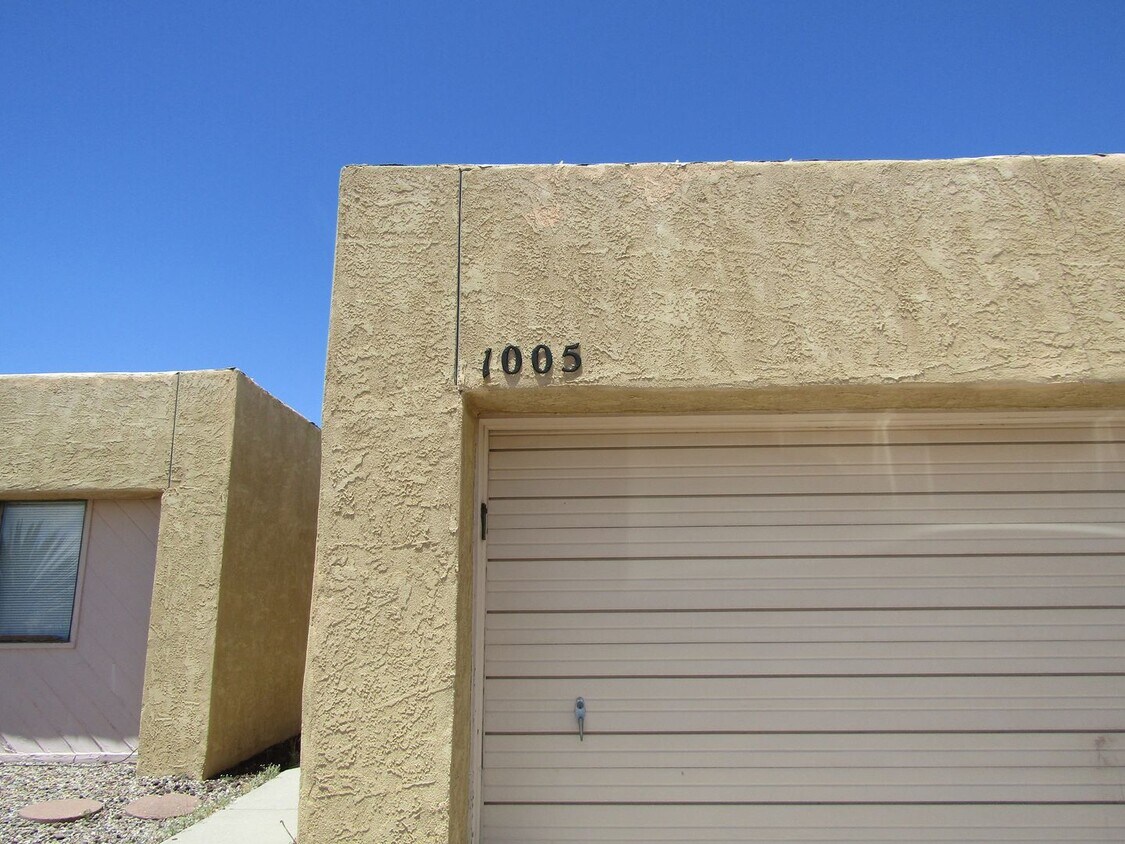 Foto principal - Great Townhouse on Hillrise & Roadrunner Ct!