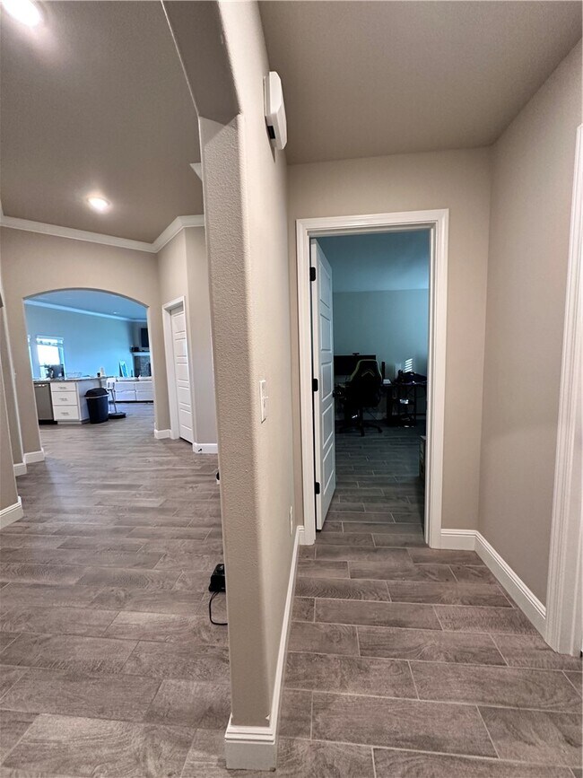Building Photo - 1030 Winesap Dr