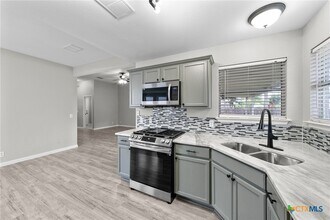 Building Photo - 104 Harvest Ln