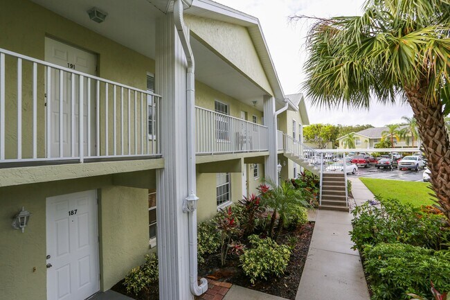 Foto del edificio - **LOVELY FULLY FURNISHED SEASONAL RENTAL**...