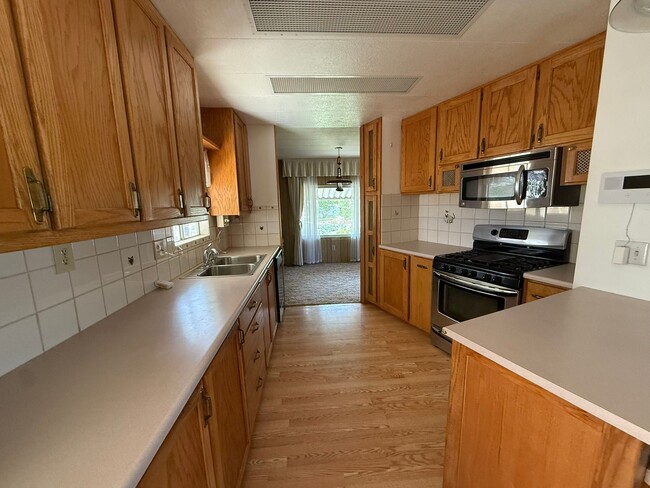 Building Photo - 101 Jones St