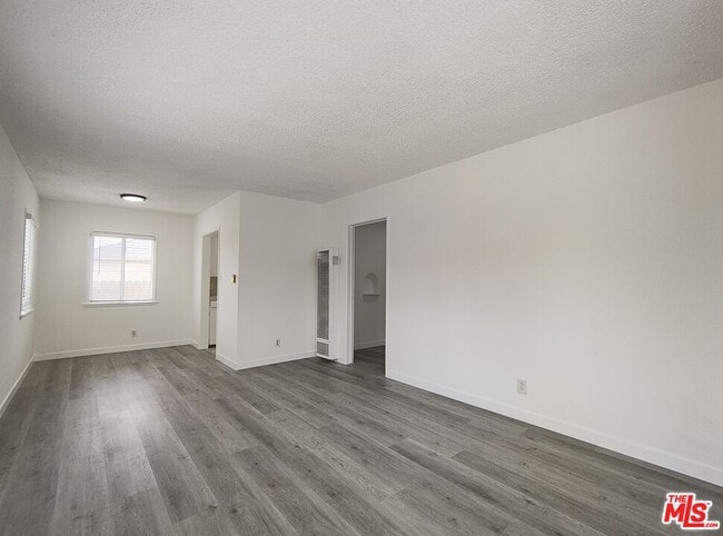 Building Photo - 1560 W 160th St