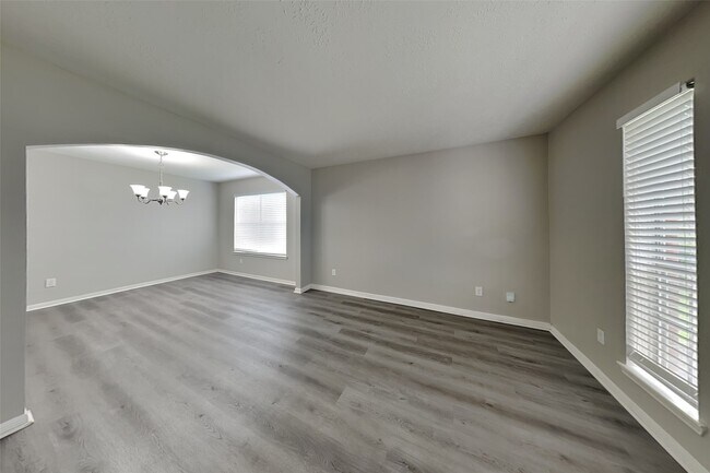 Foto del edificio - 16322 Jast Dr