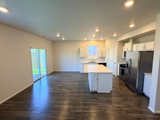 Foto del edificio - Four Bedroom Home in Newer Community at East Park Village