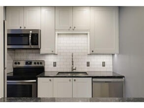 Building Photo - 35 Nathan Ln N