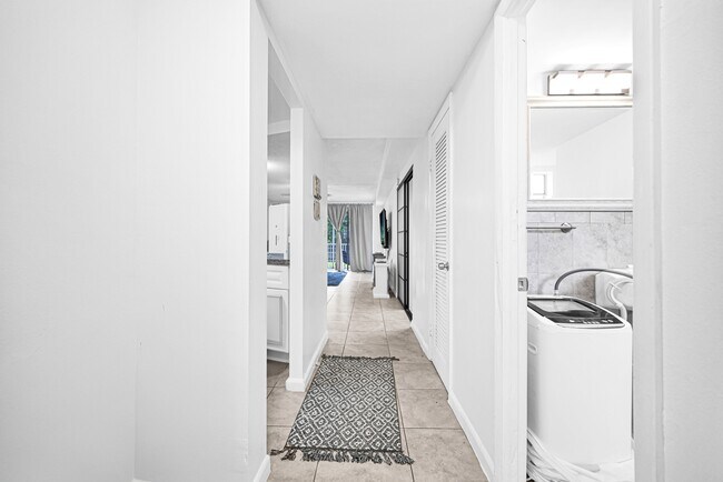 Foto del edificio - 1670 NE 191st St