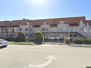 Building Photo - 1560 W 46th St