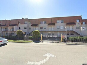 Building Photo - 1560 W 46th St