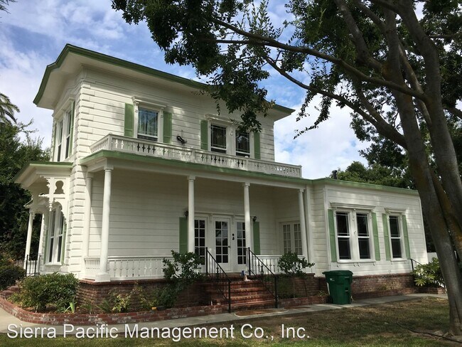 Building Photo - 4 br, 3 bath Apartment - 443 W Wood Ave