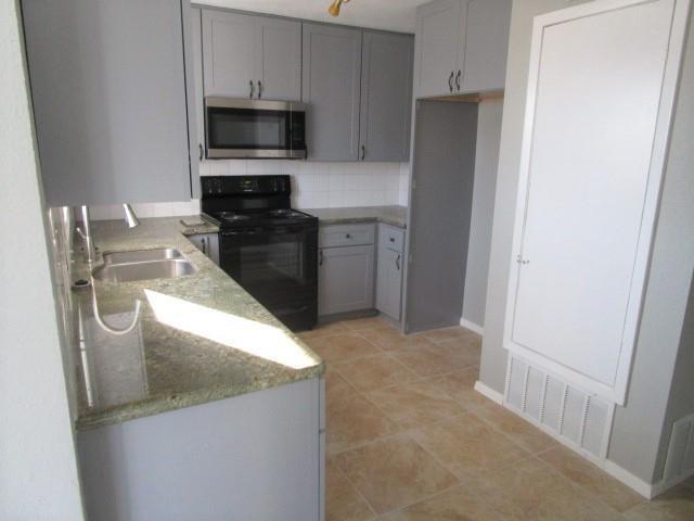 Building Photo - 5435 Humbert Ave