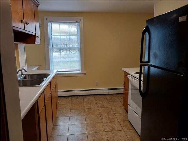 Foto del edificio - 1762 Meriden Waterbury Tpke