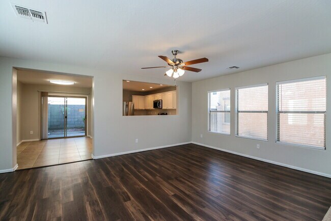 Building Photo - 10916 W Elm St