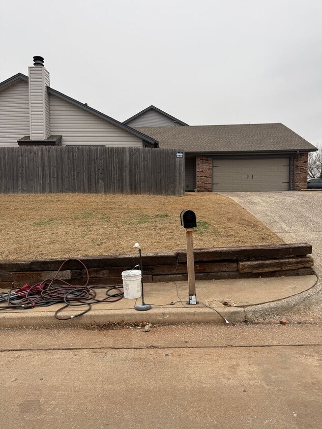 Charming Corner-Lot Duplex in the Heart of Yukon – Available Now! - Duplex for Lease – 1321 Summerton Place, Yukon, OK 73099