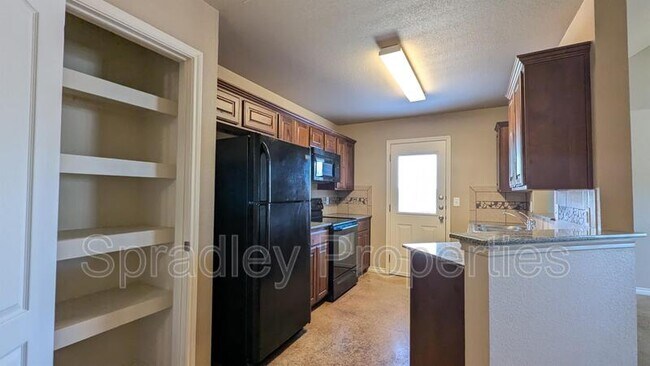 Foto del edificio - 764B E Ridge Blvd