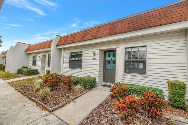 Building Photo - 9224 Mission Oaks Blvd