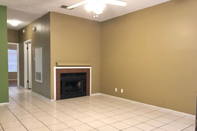 Foto del edificio - PRE-LEASE 2025/2026: Windtree Condos 60% C...