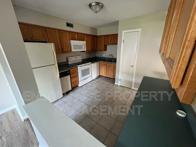 Building Photo - 9461 Hunters Creek Dr