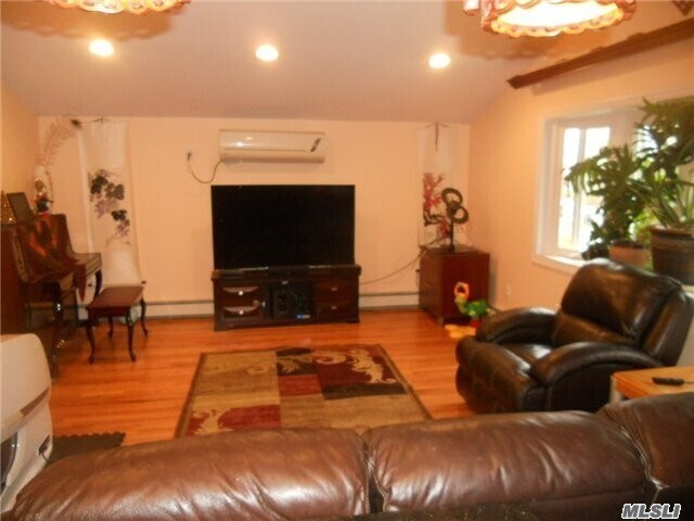 Foto del edificio - 64-14 218th St