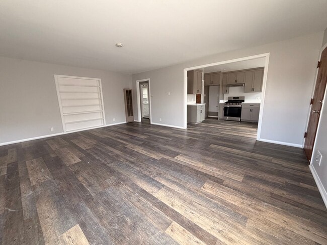 Building Photo - 4554 N Lakewood Blvd
