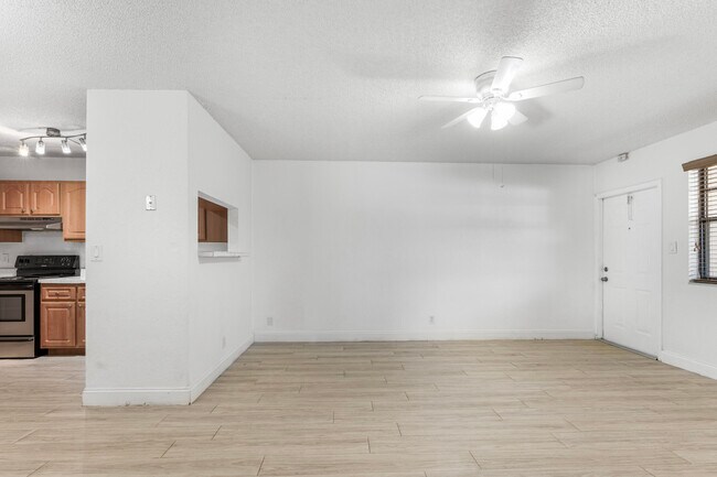 Foto del edificio - 2646 Riverside Dr