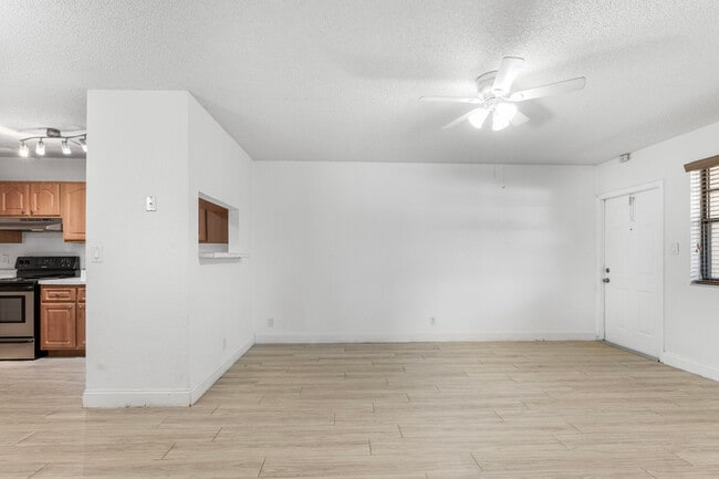 Building Photo - 2646 Riverside Dr