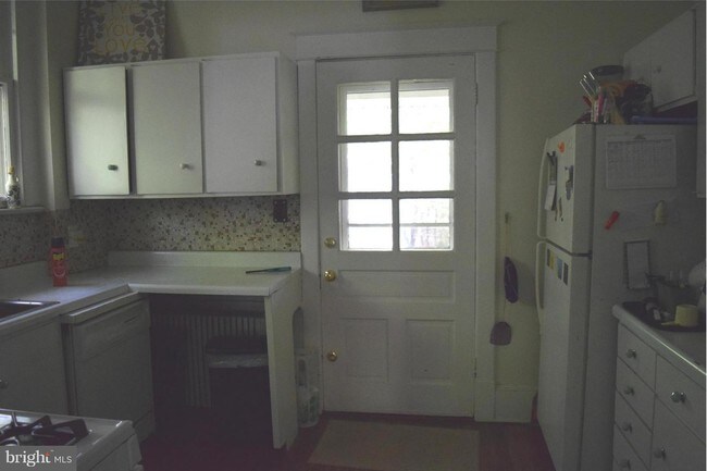 Building Photo - 517 N Kenmore St