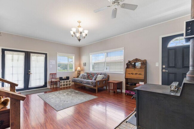 Foto del edificio - 1310 Fredrick Ln