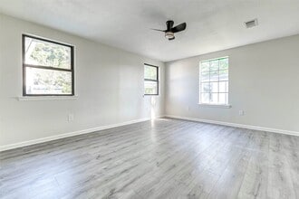 Building Photo - 2311 Wavell St