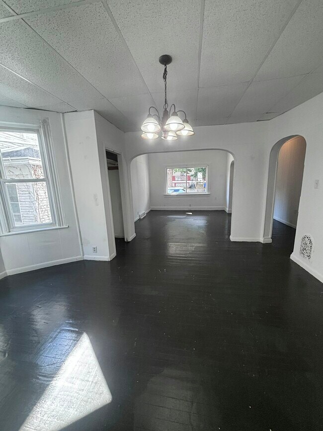 Building Photo - 220 North Bromley Avenue