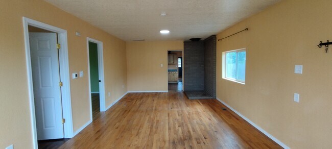 Living room - 10316 SE Liebe St