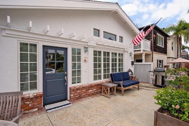 Building Photo - 210 Opal Ave