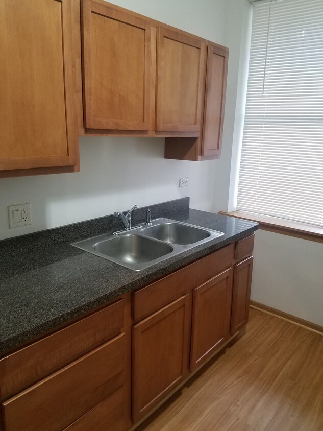 Foto principal - 4356 S Lake Park Ave