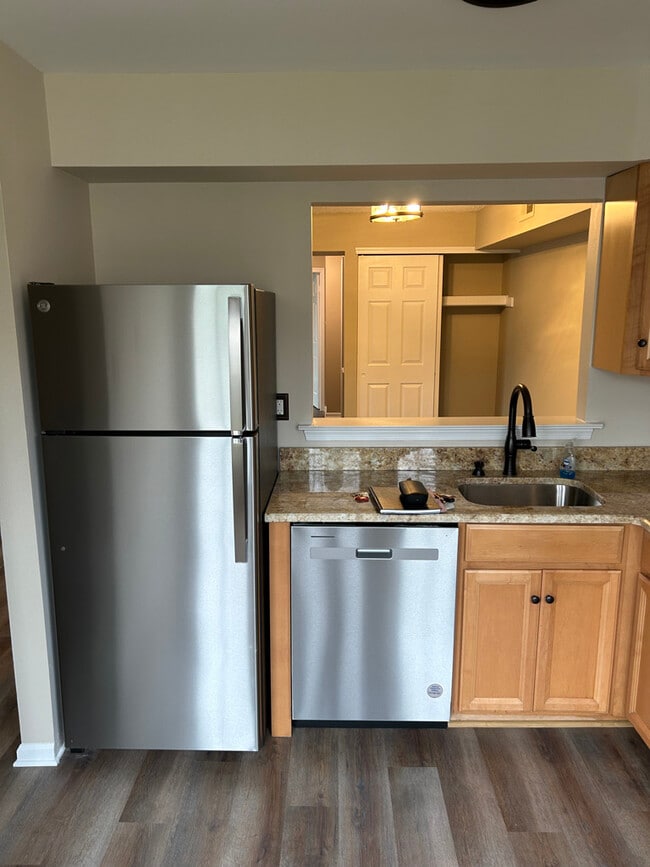 Kitchen - 1208 Barry Ct