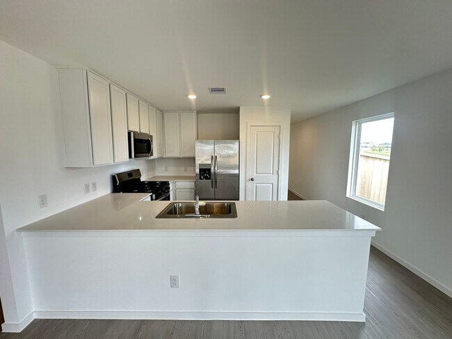 Foto del edificio - Brand New 3 Bed 2 Bath